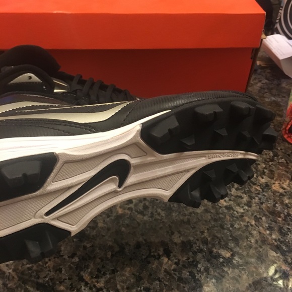 Nike gym shoes and cleats black and white - Picture 2 of 3